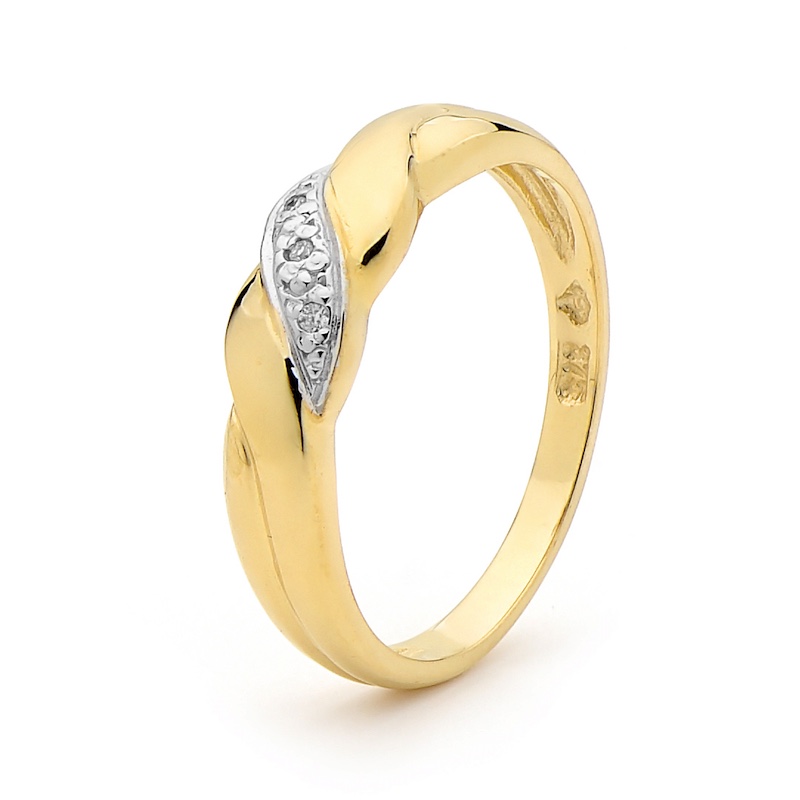 Twisted Band Gold Ring with Diamonds