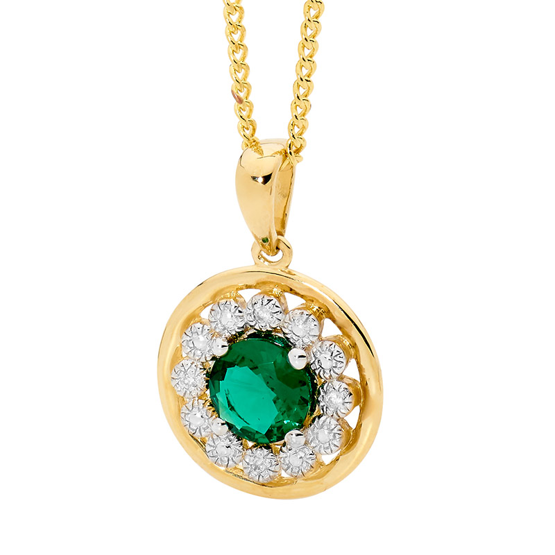 Emerald pendant with Diamond Halo